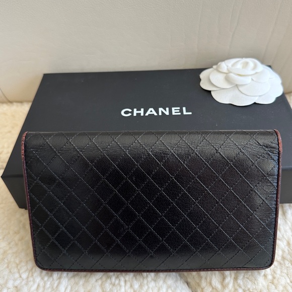 RARE Chanel Bifold Long Wallet in Bicolor Leather Black/Burgundy - Picture 2 of 5